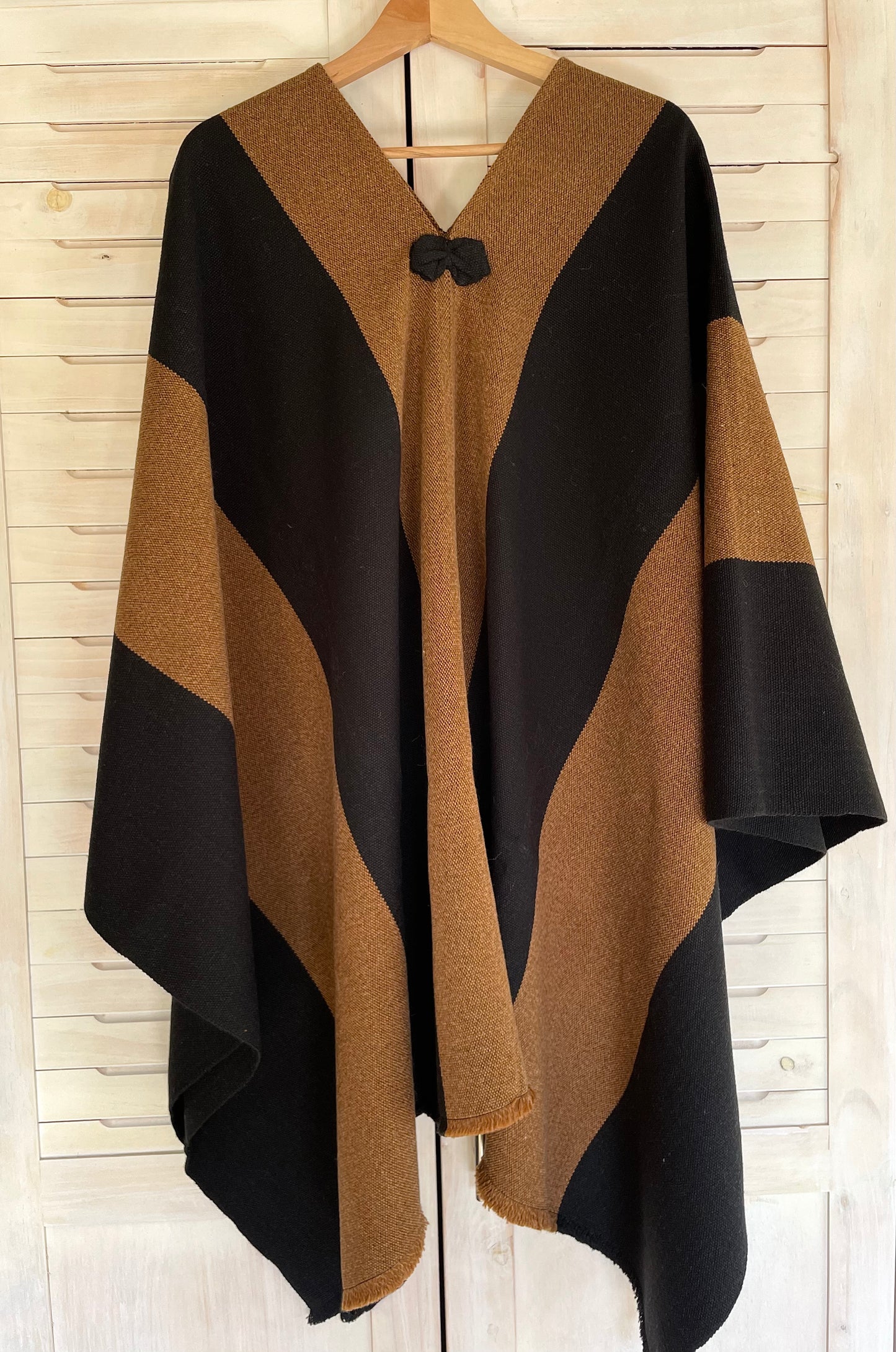 Poncho Pelequen