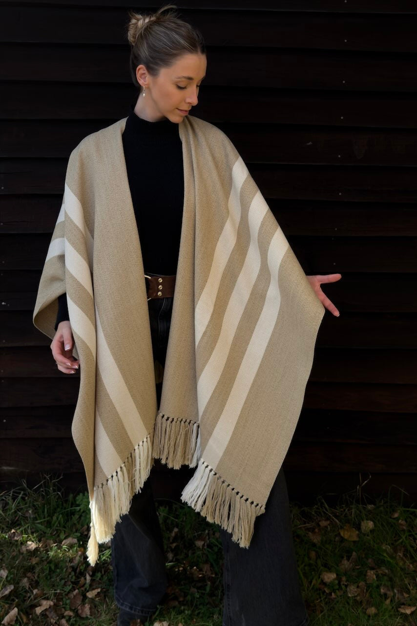 Ruana Beige con Lineas