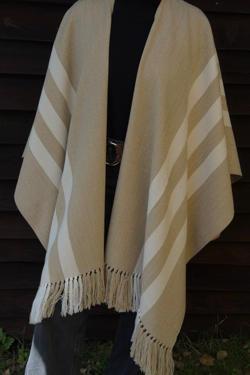 Ruana Beige con Lineas