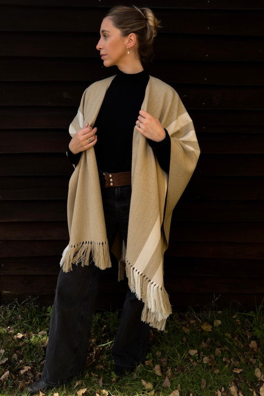 Ruana Beige con Lineas