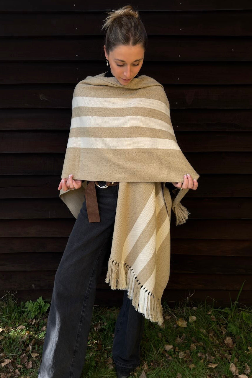 Ruana Beige con Lineas